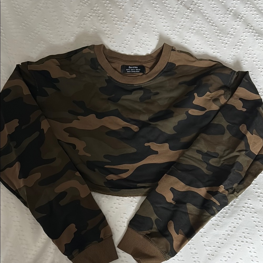 Camo Cropped Sweatshirt